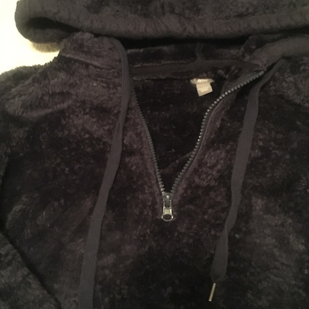 Fuzzy pullover - Picture 3 of 4
